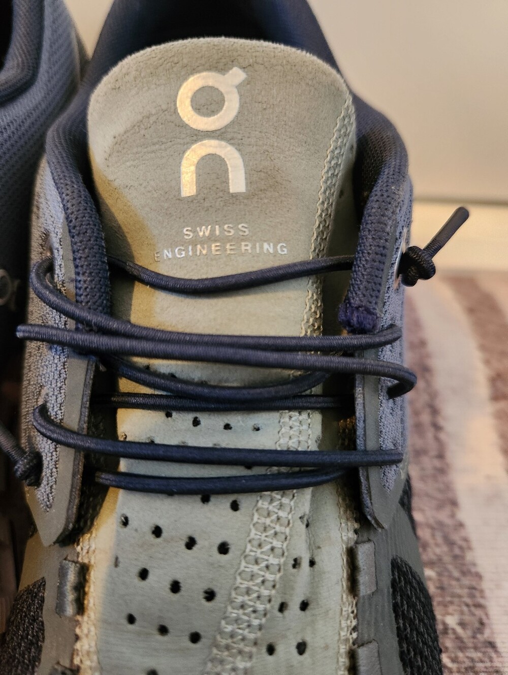 On Running Cloud Mens Sneakers Grey / Black / Navy (US 8 / EU 41) - Picture 3 of 8